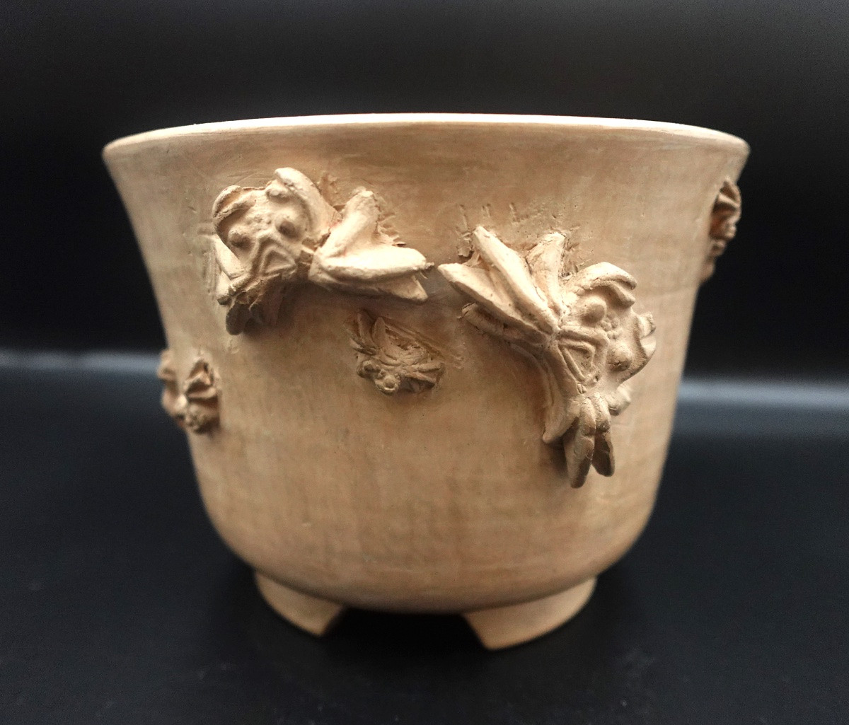 Japon, 19ème siècle - Chawan en grès à décor de dragon & baku, crabes, intérieur laqué or-photo-2