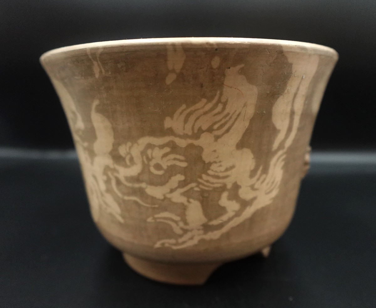 Japon, 19ème siècle - Chawan en grès à décor de dragon & baku, crabes, intérieur laqué or-photo-3
