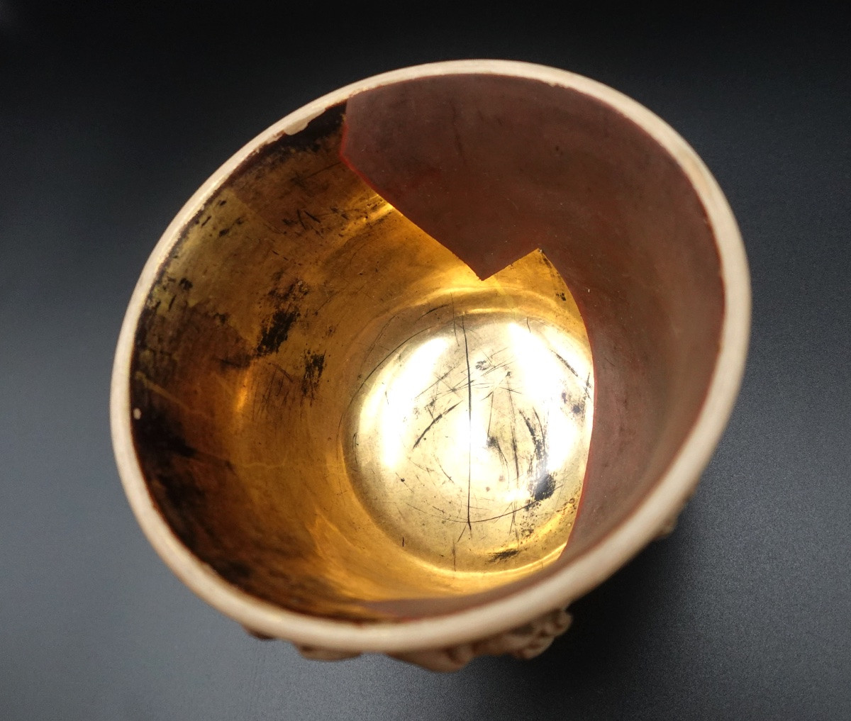 Japon, 19ème siècle - Chawan en grès à décor de dragon & baku, crabes, intérieur laqué or-photo-5