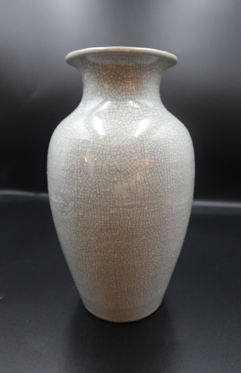 China, 19th Century - Baluster Stoneware Vase With Grey-green Crackled Glaze-photo-2