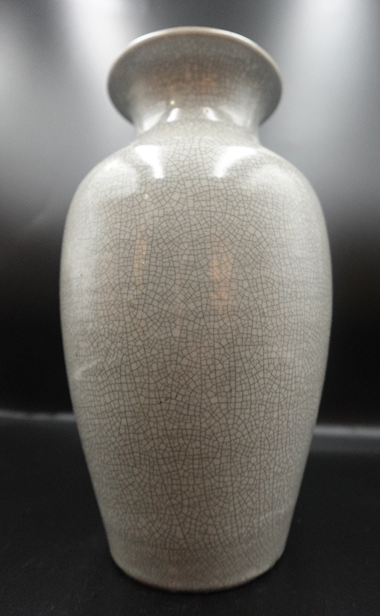 China, 19th Century - Baluster Stoneware Vase With Grey-green Crackled Glaze-photo-5