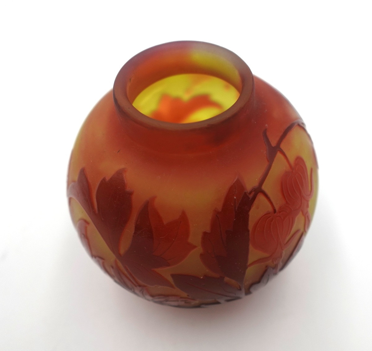 Établissements Gallé - Petit vase boule aux « cœurs-de-Marie » - signé-photo-3