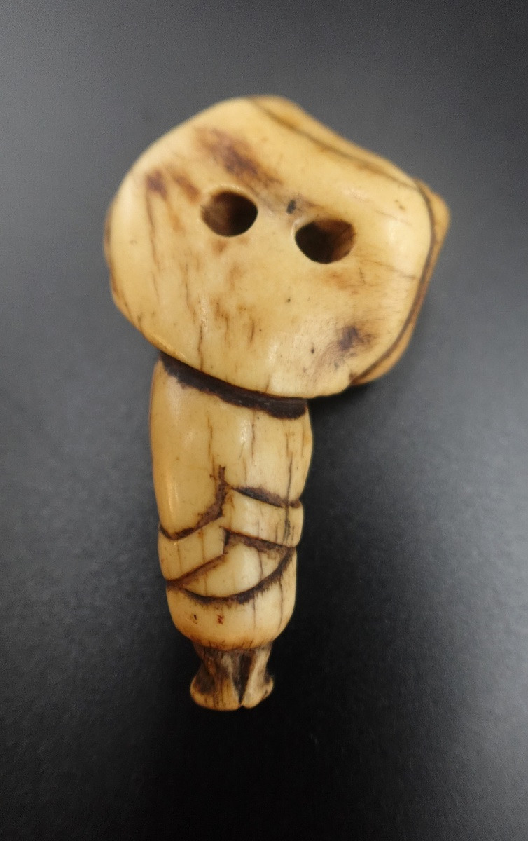 Japon, milieu Époque Edo (1603–1868) - Netsuke shunga en andouiller « porteur aux ballots »-photo-4