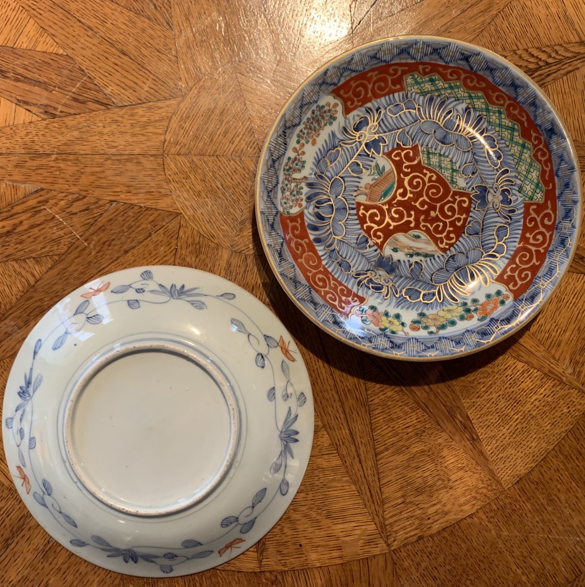 Paire D’assiettes En Porcelaine émaux Polychromes Et Or Style Imari Kinrande, Japon - Arita 19e-photo-1