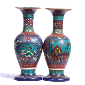 Ecole Du 19ème Siècle - Paire De Vases En Faïence à La Manière Du Cloisonné à Décor d'Oiseaux