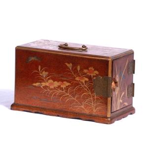 Japan, Meiji Era - Table Cabinet With Kachō-ga Decor Of Butterflies And Flowers In Lacquered Wood