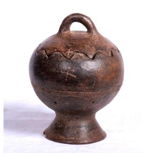 Africa, 20th Century - Covered Jar With Small Handle And Serrated Lid In Glazed Earth