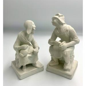 Groupe en biscuit de porcelaine -  Savetier et Femme à la cruche et au verre  - XIX ème siècle 