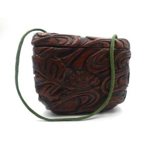 Japon, ère Meiji (1868–1912) - Tonkotsu en bois sculpté, décor floral et volutes