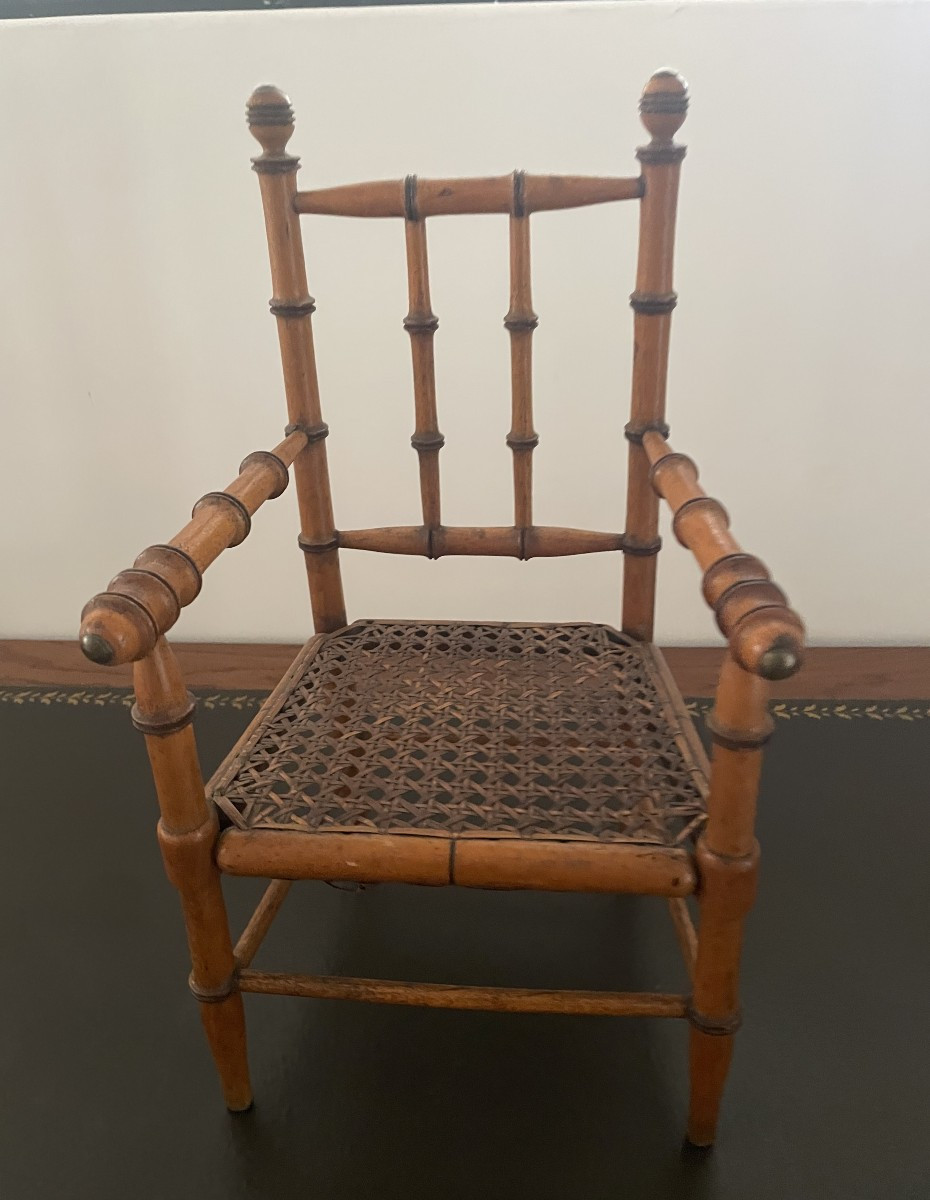 Chaise De Poupée En Bambou Assisse Cannée
