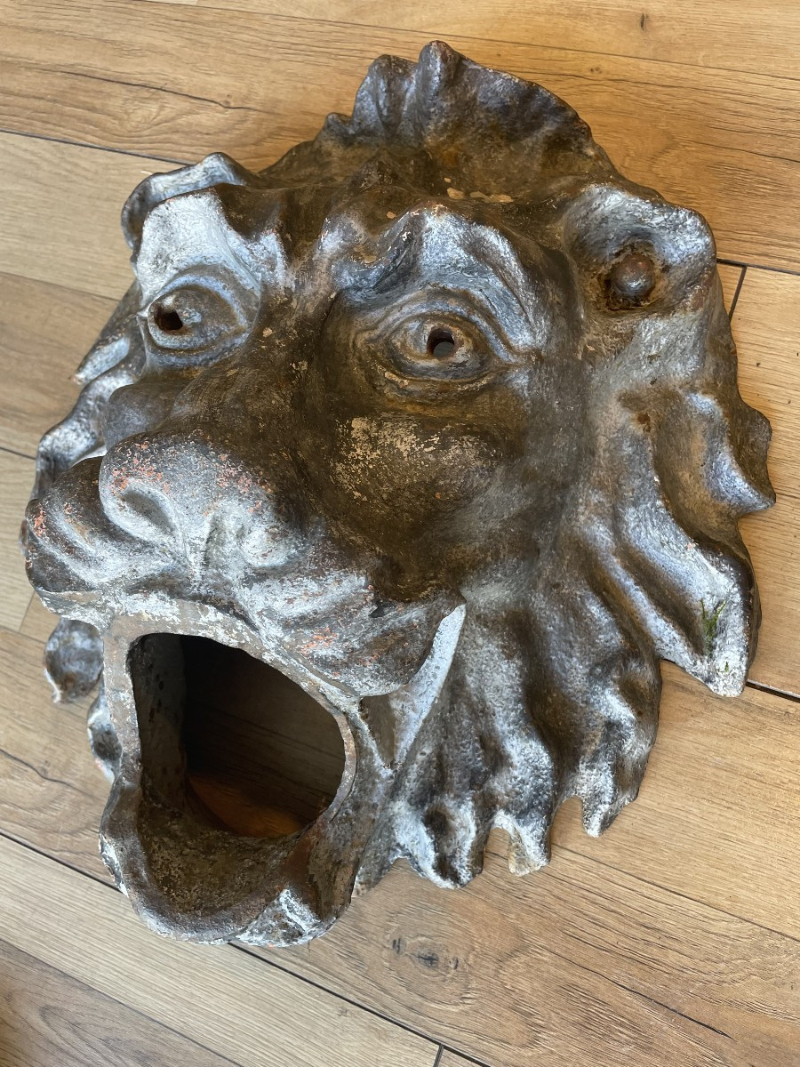 Tête  en fonte lion époque XIX éme 