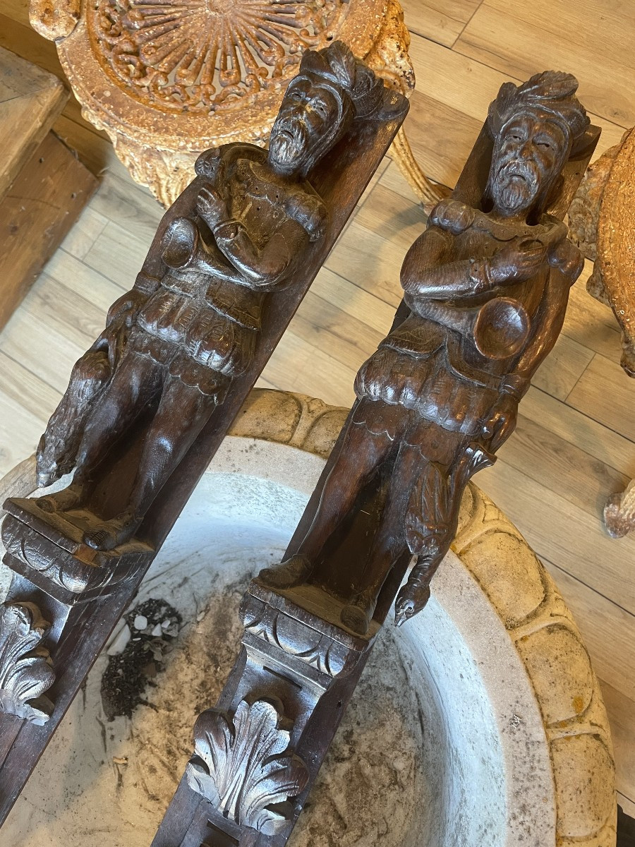 Pair Of 17th Century Oak Pilasters With Hunting Decor-photo-2