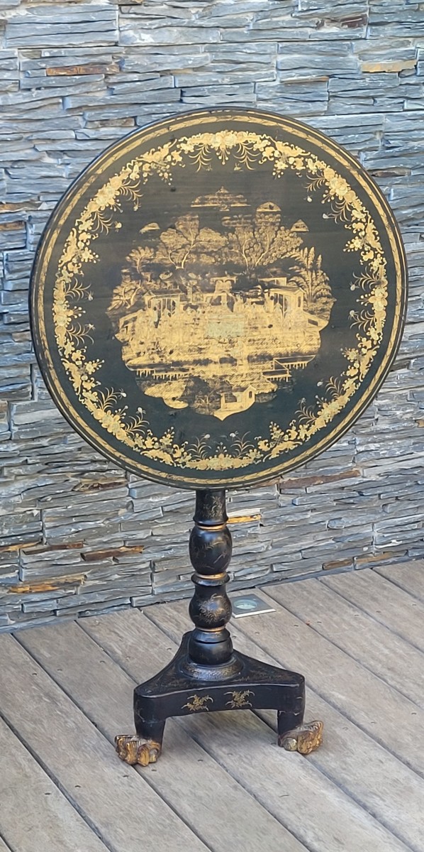 English Lacquered Pedestal Table With Chinese Decoration, 19th Century