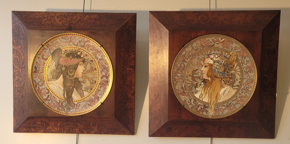 Paire de Plats en Céramique d'après Mucha  signés Gosselin-Journaud époque 1900