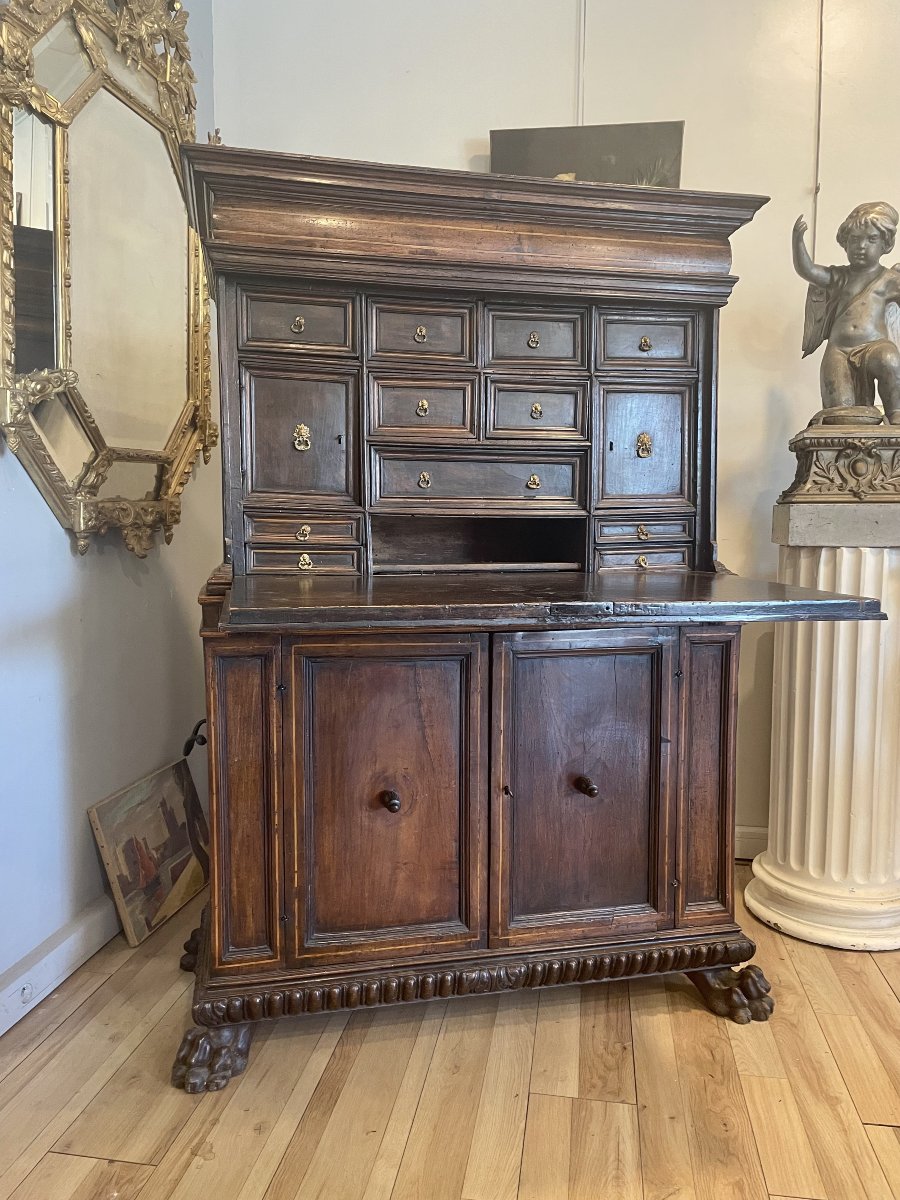 Cabinet Meuble italien en noyer  époque XVII eme siécle