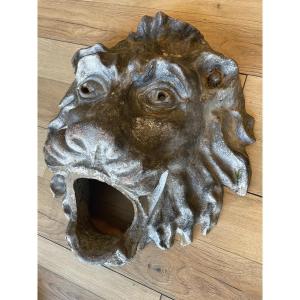 Tête  en fonte lion époque XIX éme 