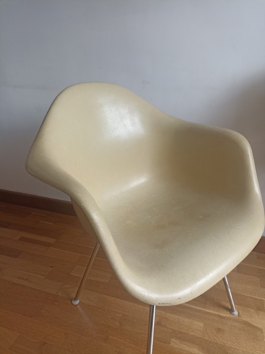 Pair Of Eames Dax Fiberglass Armchairs-photo-2
