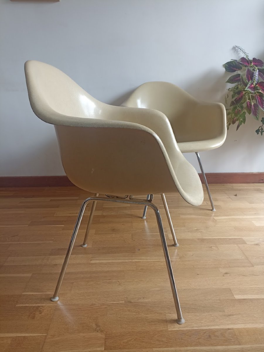 Pair Of Eames Dax Fiberglass Armchairs-photo-4