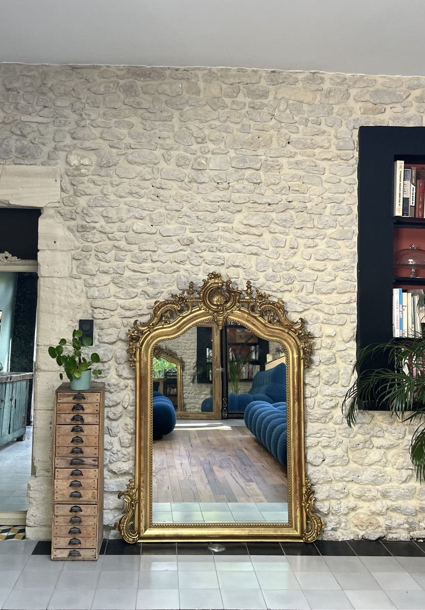 Miroir à frontons et perlé 160cm doré à la feuille d’or glace au mercure, trumeau de cheminée