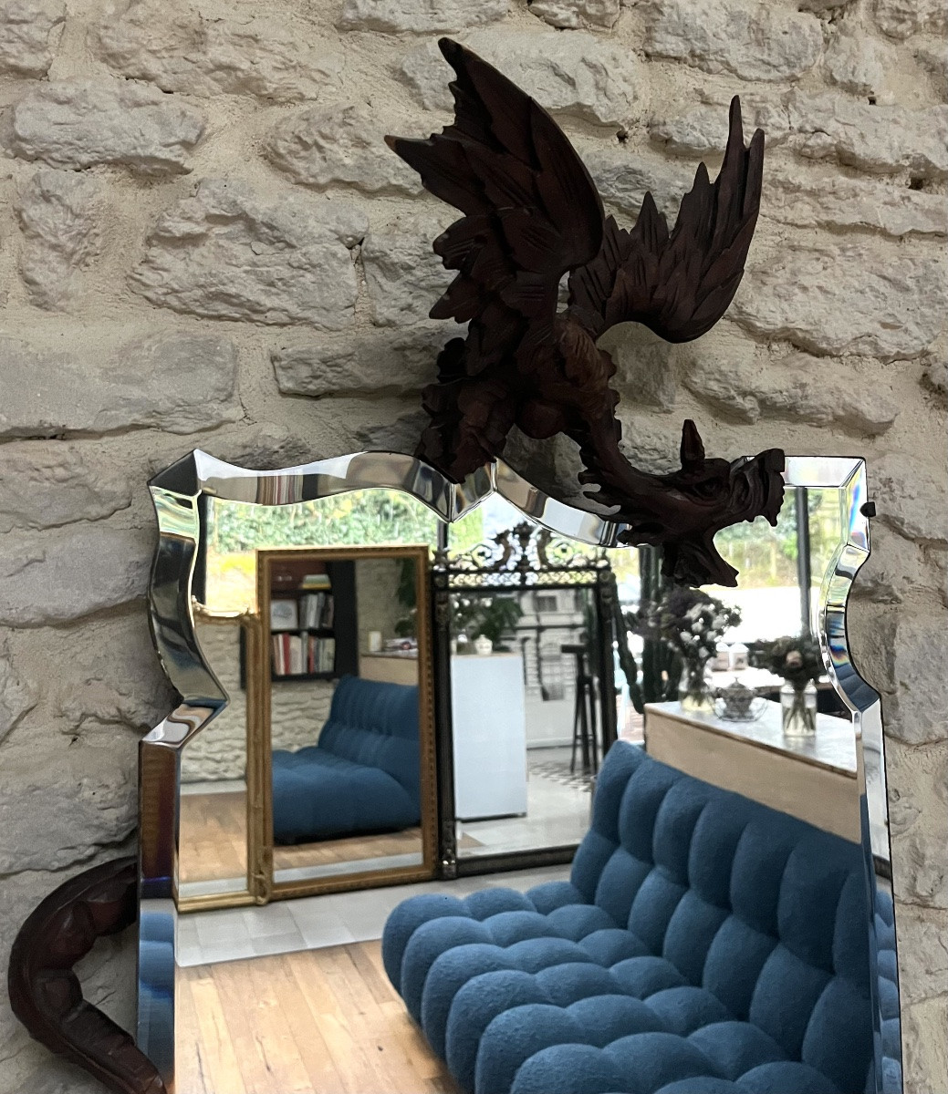 Miroir ancien au dragon en bois sculpté dans le goût de Gabriel Viardot, glace biseautée -photo-2