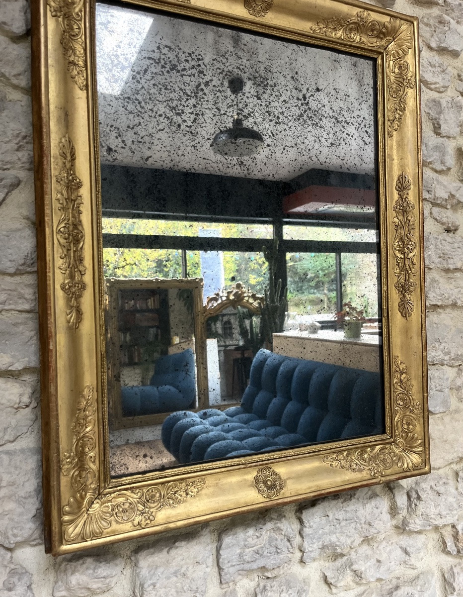 Miroir ancien 73,5/57cm époque restauration doré à la feuille d’or, glace au mercure et piquée -photo-1