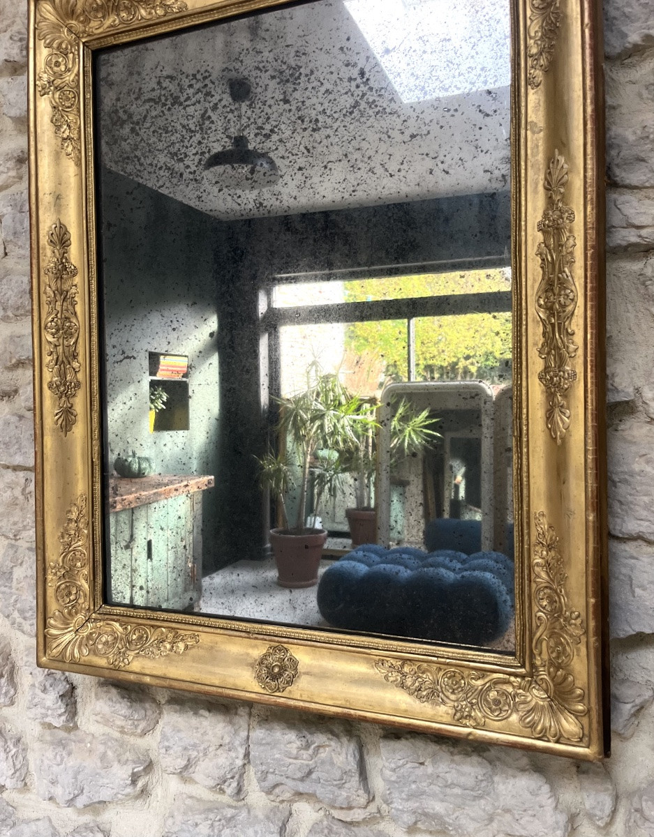 Miroir ancien 73,5/57cm époque restauration doré à la feuille d’or, glace au mercure et piquée -photo-2