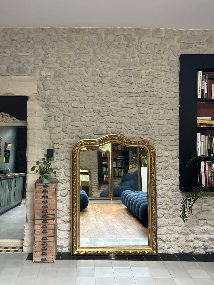 Miroir ancien 149/107,5cm Louis-Philippe forme chapeau de gendarme et perlé patine ancienne 