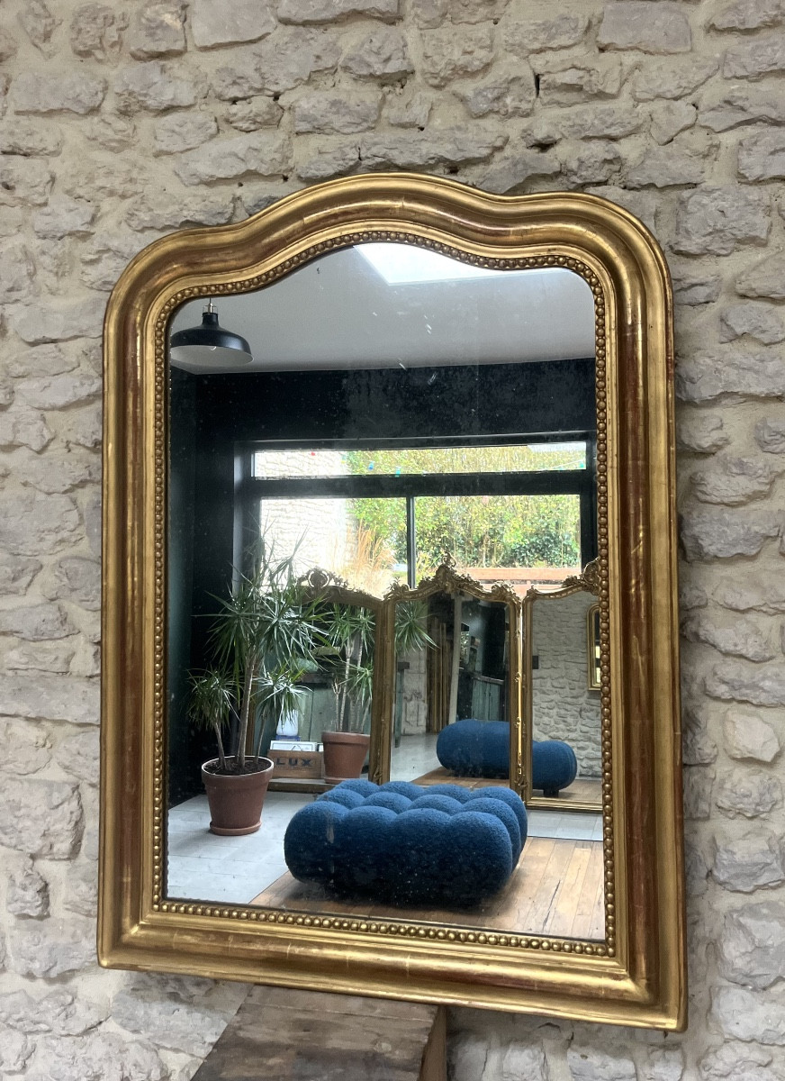 Miroir ancien Louis-Philippe perlé 108,5/78,5cm forme chapeau de gendarme doré à la feuille or