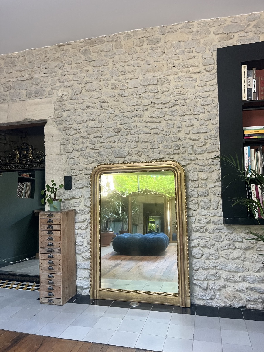 Miroir ancien de cheminée 142/102,5cm Louis-Philippe perlé doré à la feuille d’or, trumeau   