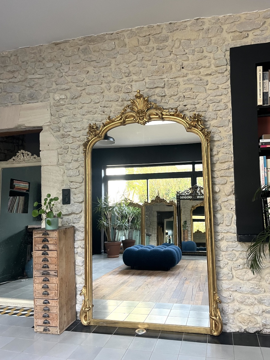 Miroir ancien à frontons 219/131cm doré à la feuille d’or époque 19ème, trumeau de cheminée. 