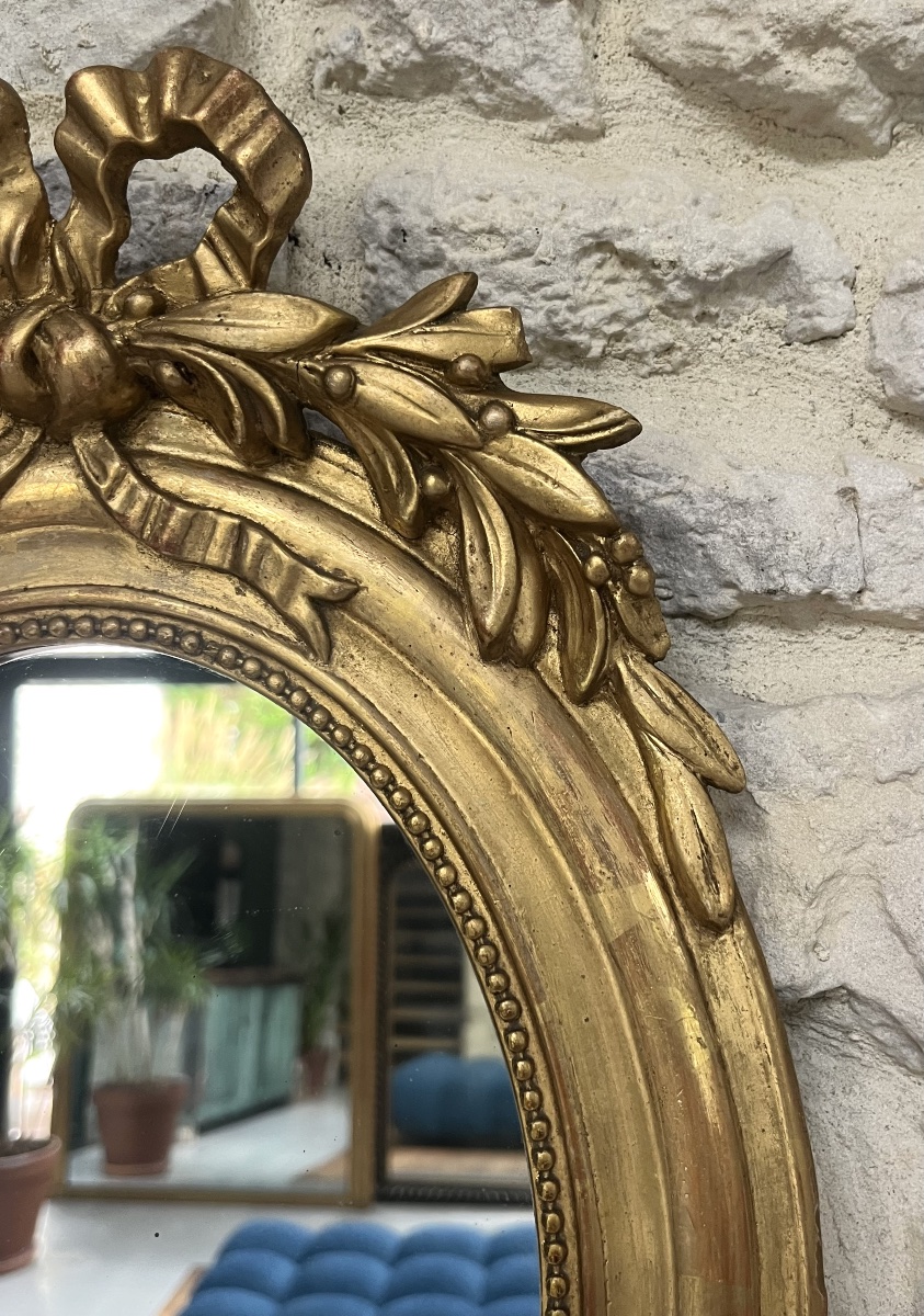 Miroir ancien ovale à frontons 49,5/31cm et perlé de style Louis XVI doré feuille d’or, glace -photo-2