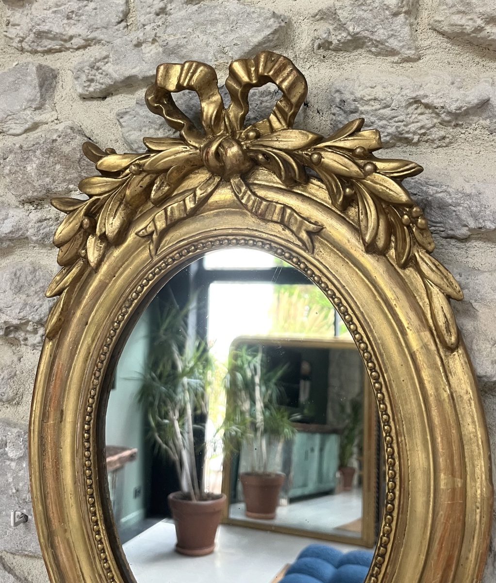 Miroir ancien ovale à frontons 49,5/31cm et perlé de style Louis XVI doré feuille d’or, glace -photo-4