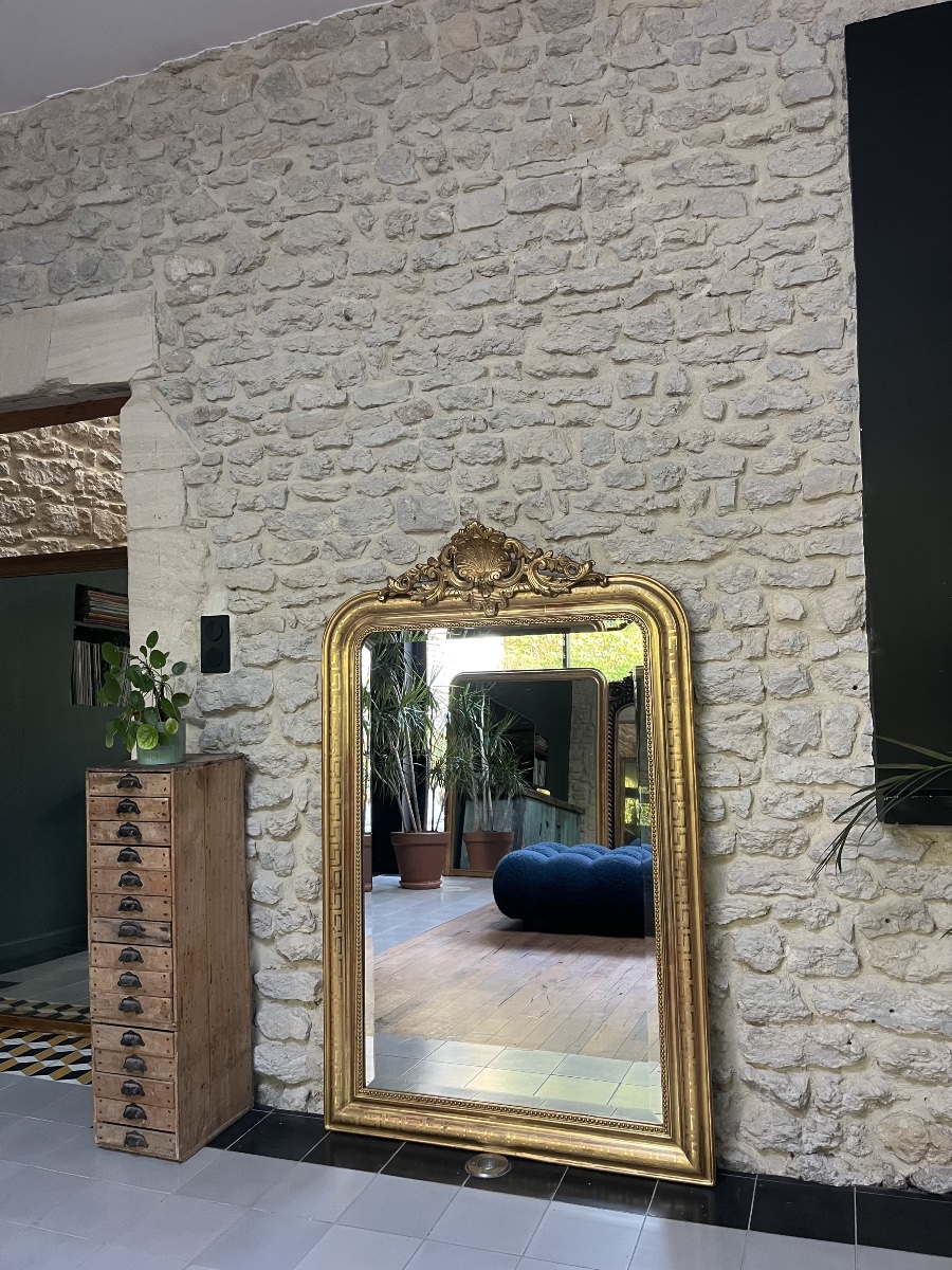 Miroir ancien Louis-Philippe  fronton et perlé 148/95,5cm , feuille d’or, glace biseautée 