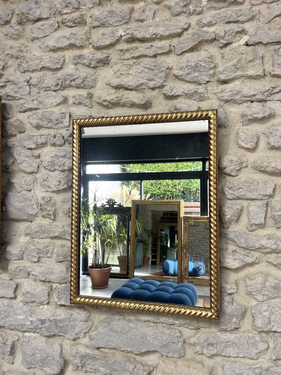 Miroir époque fin 19éme doré à la feuille d’or 55cm/43cm, glace au mercure 