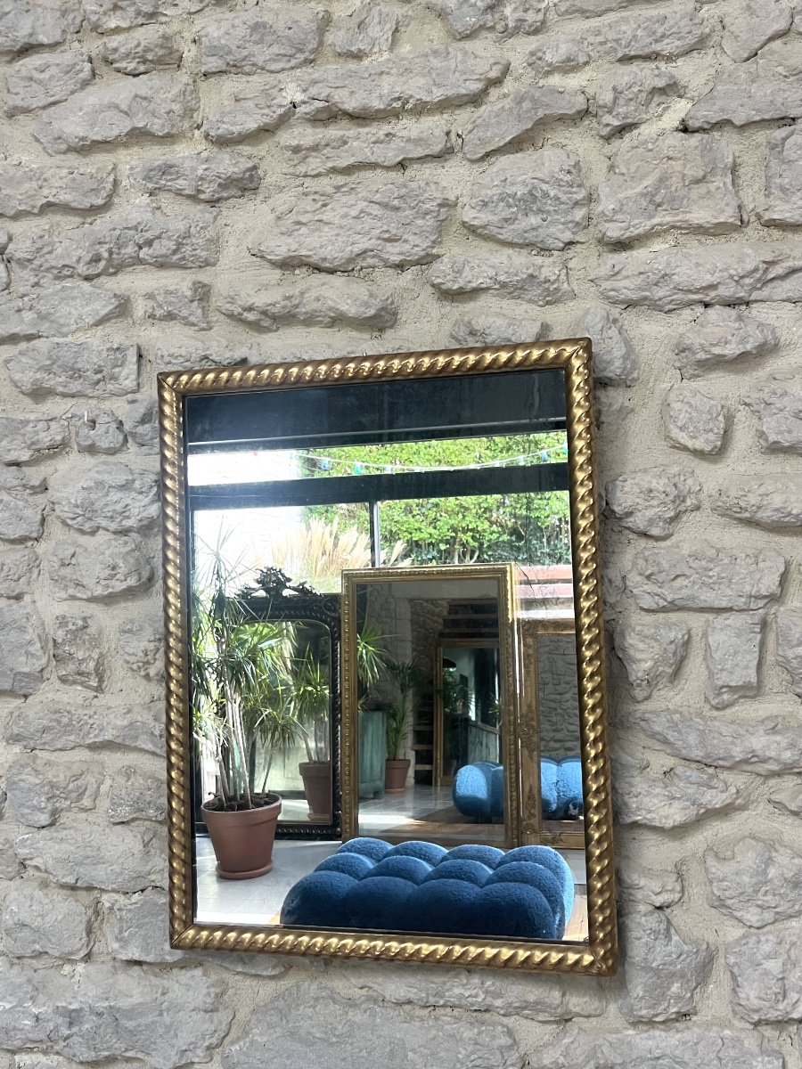 Miroir époque fin 19ème doré à la feuille d’or 54cm/41cm, glace au mercure