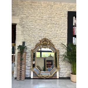Miroir à pareclose 142,5cm à fronton doré à la feuille d’or glace biseautée, trumeau cheminée