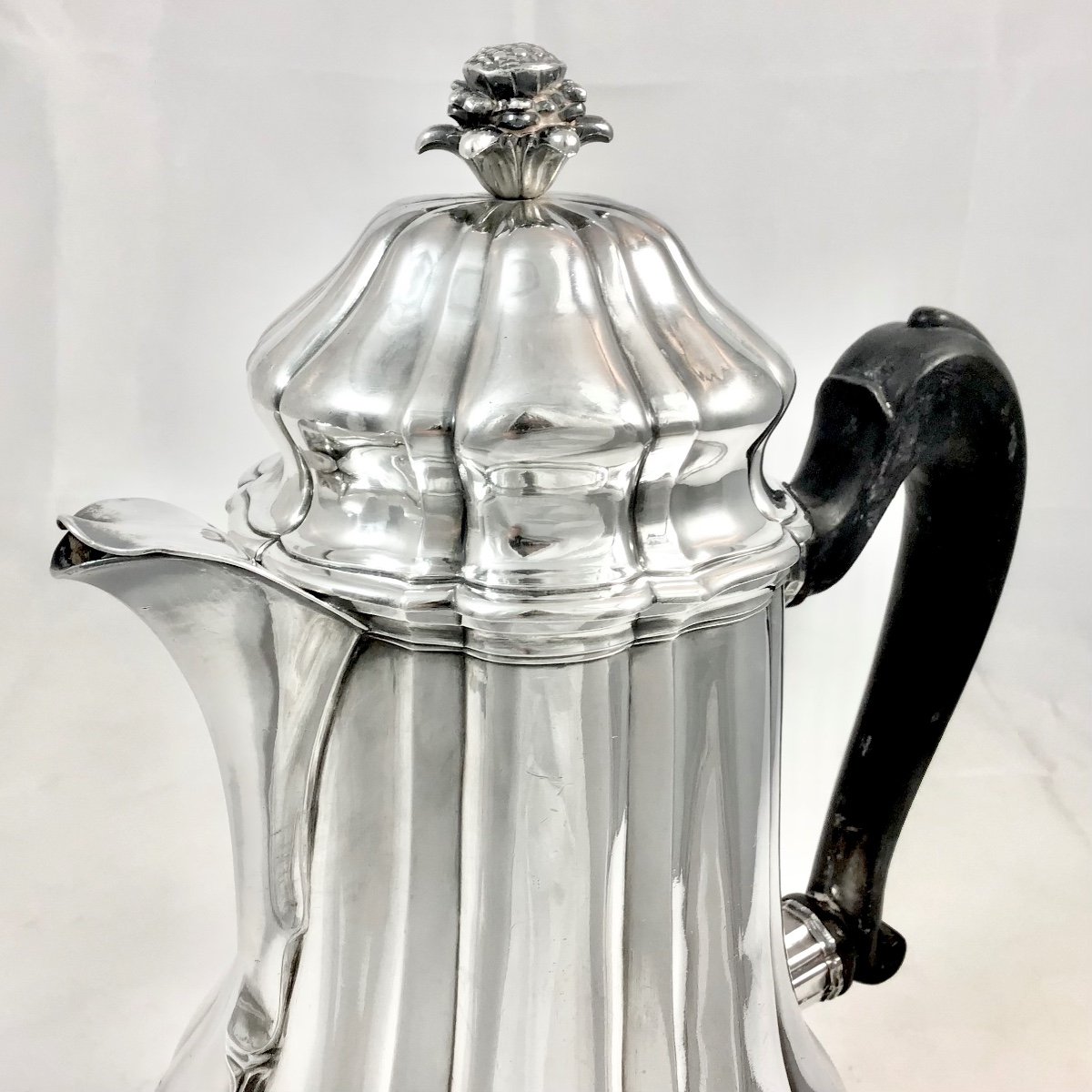 Tournai 1758, Louis XV Tripod Coffee Pot, Solid Silver-photo-4