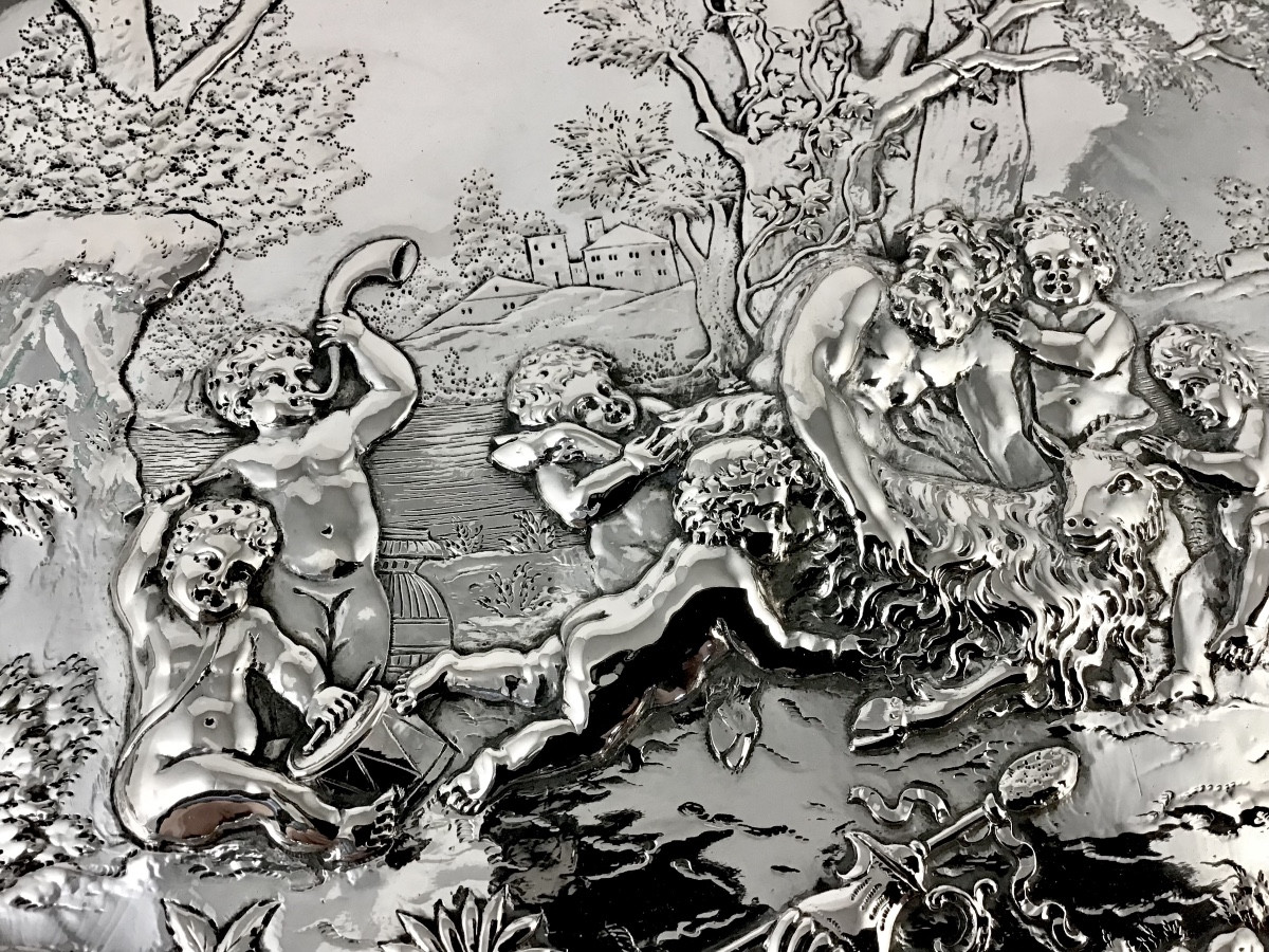 Hanau 1870-1900, argent massif , grand plat à offrandes de style baroque