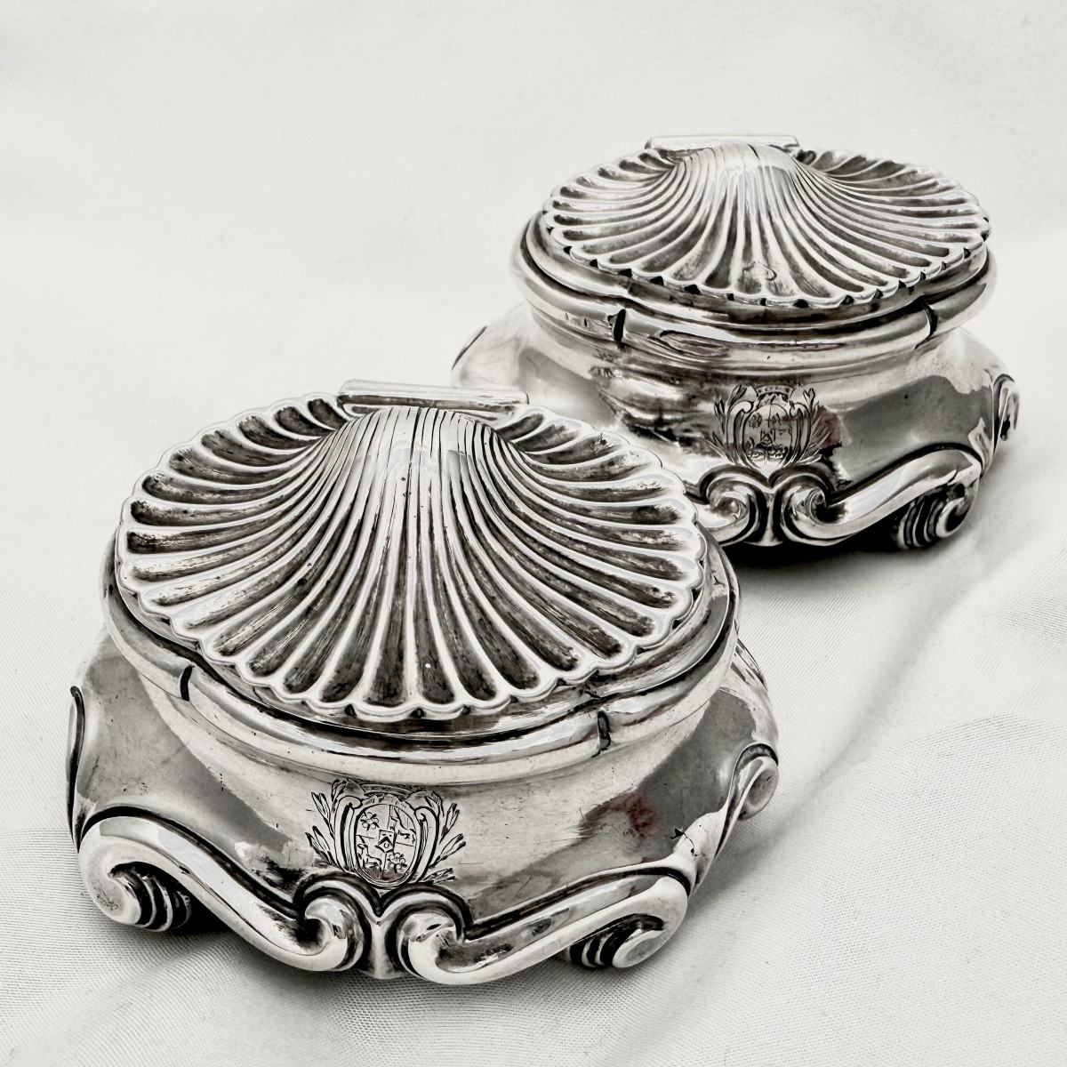 Paris 1746, Pair Of Louis XV Salt Cellars, Solid Silver, Jj. Duhamel, Baron Nau De Champlouis-photo-2