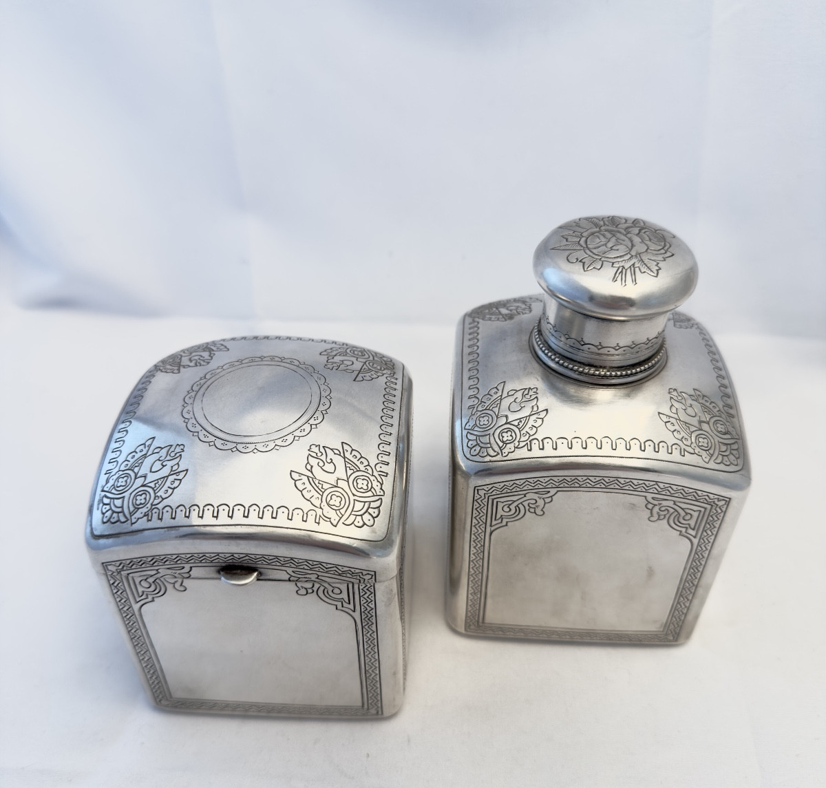 Moscou 1889, argent massif, boîtes à sucre et à thé 