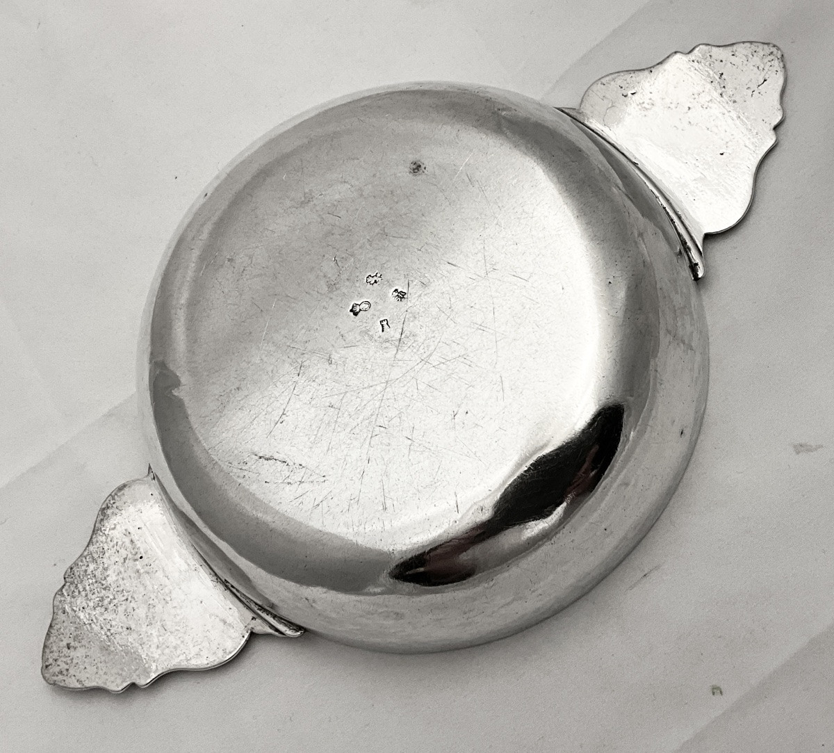 Grenoble 1724-1732, Salomon Ruinat, écuelle ou bouillon en argent massif , légumier -photo-2