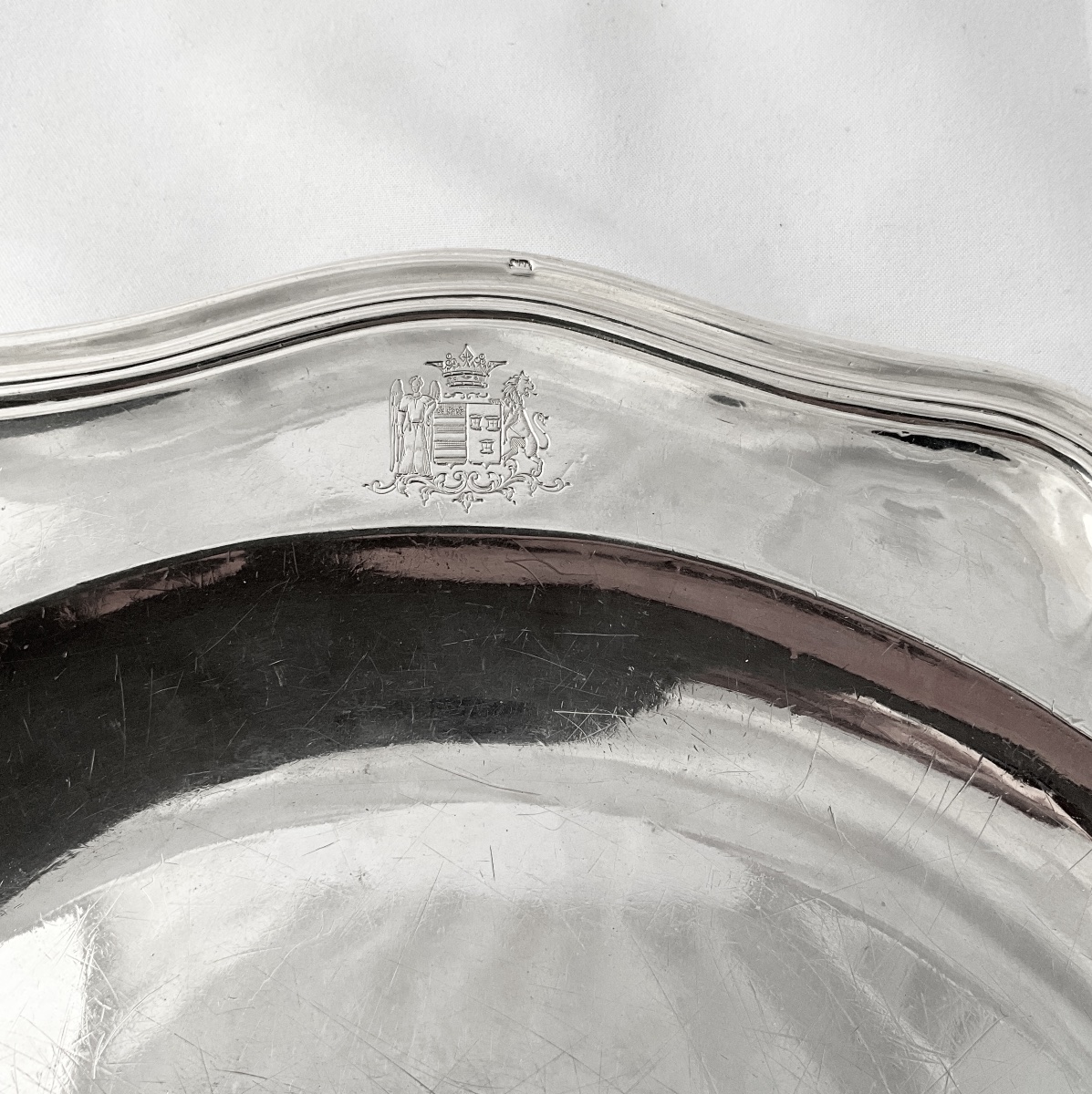 Poitiers1763, Marquis de Chavagnac, plat de service en argent massif, Pierre-Olivier Guidon-photo-3
