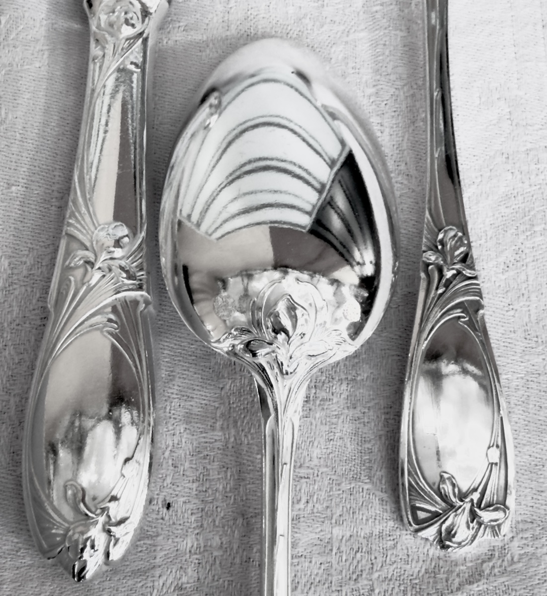 Ménagère Art Nouveau 12 personnes , » Iris « , Chauvin et Lacombe , Paris 1922-30 métal argenté