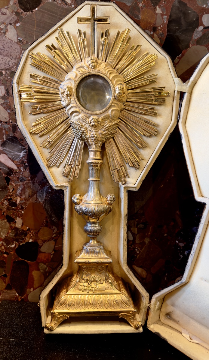 Paris 1819-1838, argent massif et vermeil, ostensoir soleil  63 cm dans son écrin d’origine ,