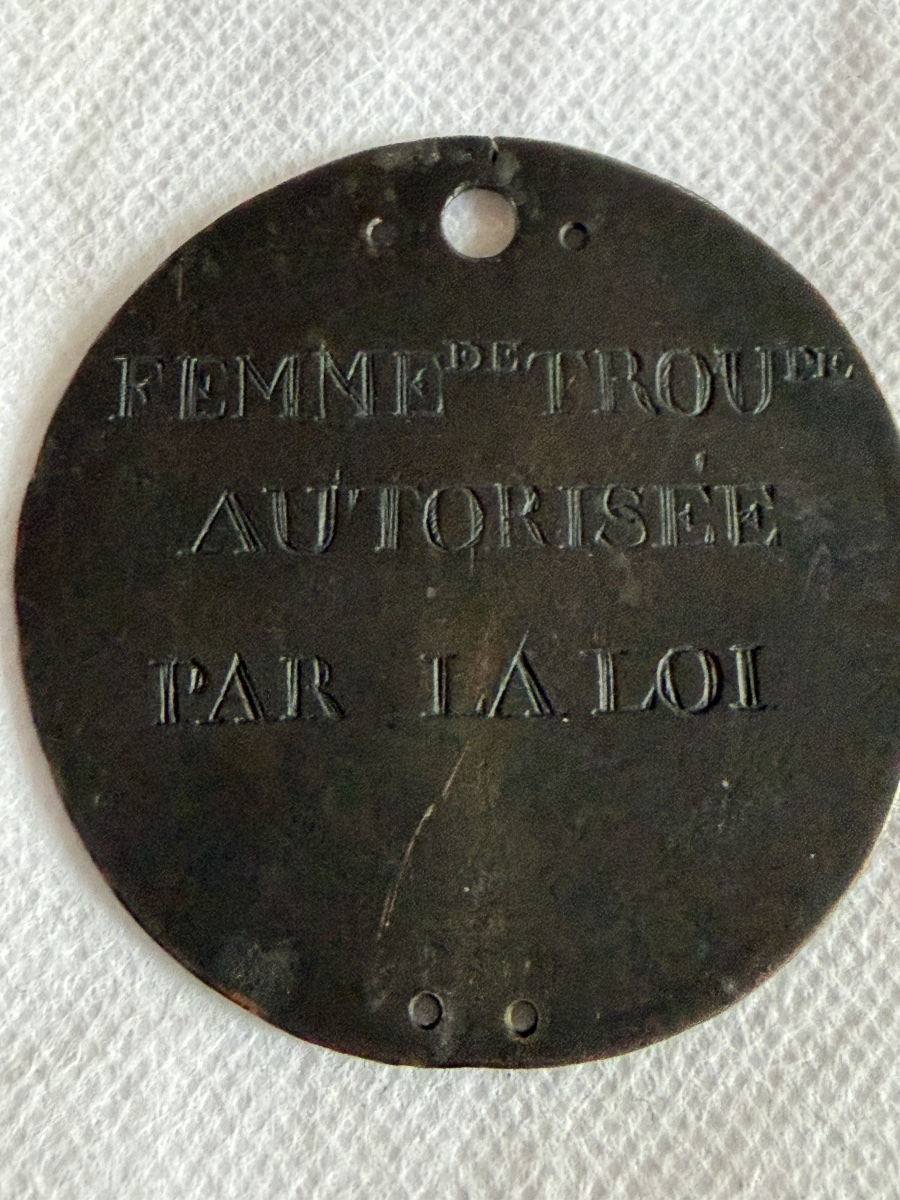 Women's Military Badge, France 1793–1800, Engraved Brass, Marie-therese Magnus-photo-1