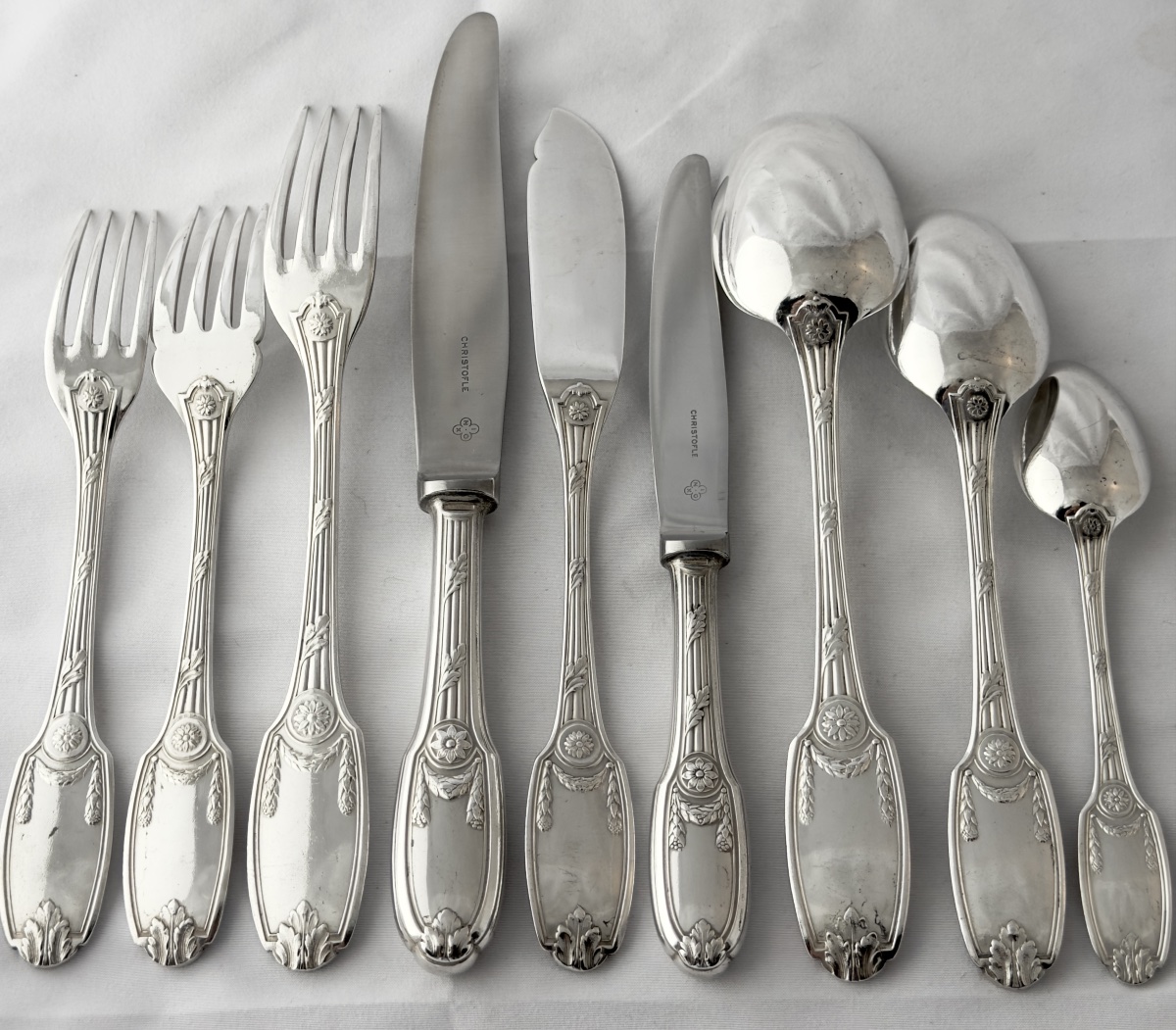 Christofle « Delafosse » 106 pièces en parfait état, Louis XVI , 12 personnes métal argenté -photo-2