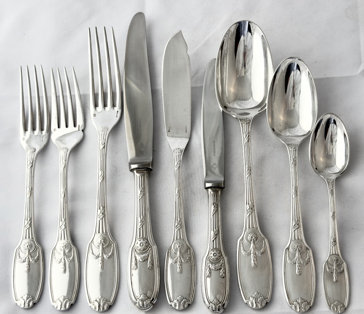 Christofle « Delafosse » 106 pièces en parfait état, Louis XVI , 12 personnes métal argenté -photo-3