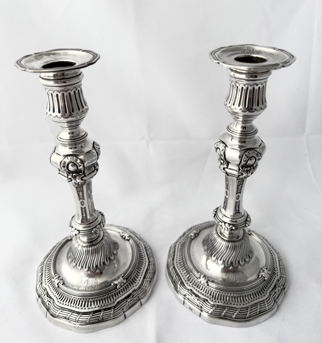Paris 1748, Alexis III Loir , paire de flambeaux de toilette, identiques duchesse de Cadaval -photo-1