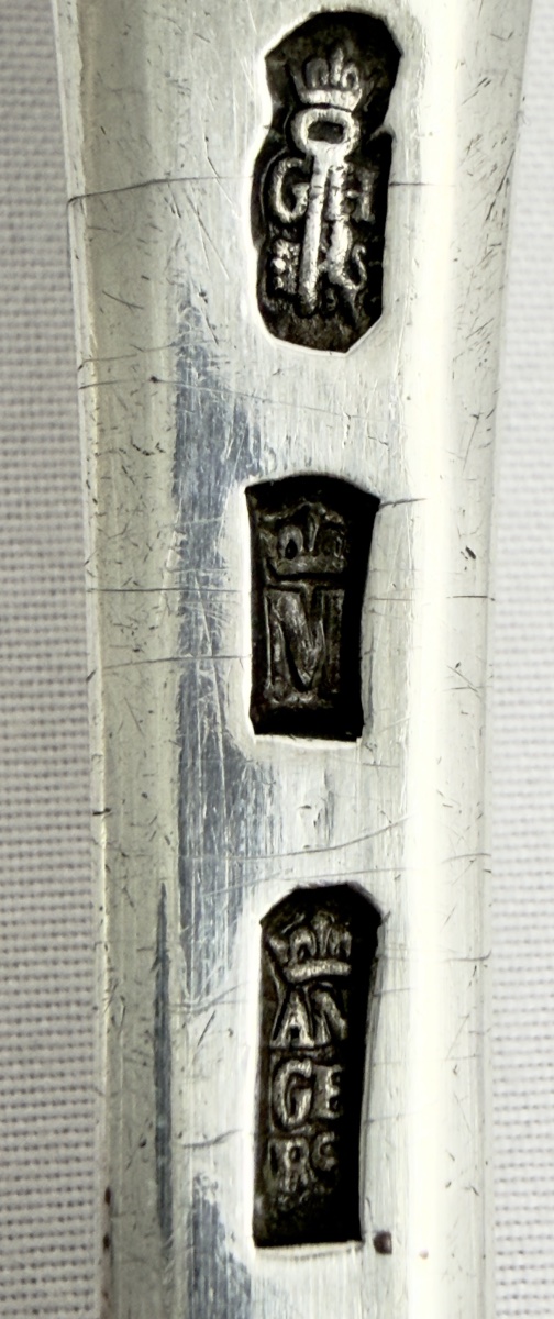 Angers 1758, cuillère à olives, Guillaume II Hardy , argent massif uni plat -photo-3