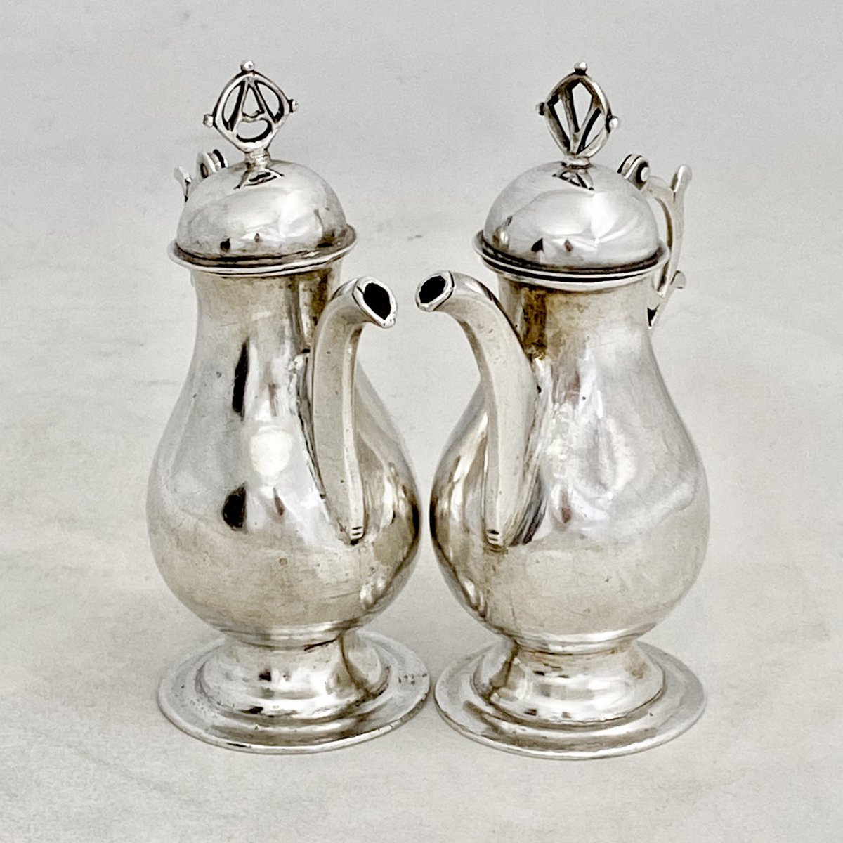 Pair Of Burettes, Spain 1680-1730, Sterling Silver, Silversmith Rosa, Pair Of Bulbs-photo-1